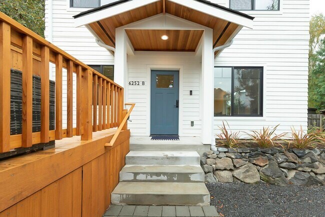 Building Photo - 6252B 52nd Ave NE