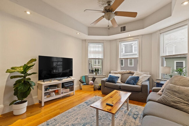 Building Photo - 93 Old Harbor St