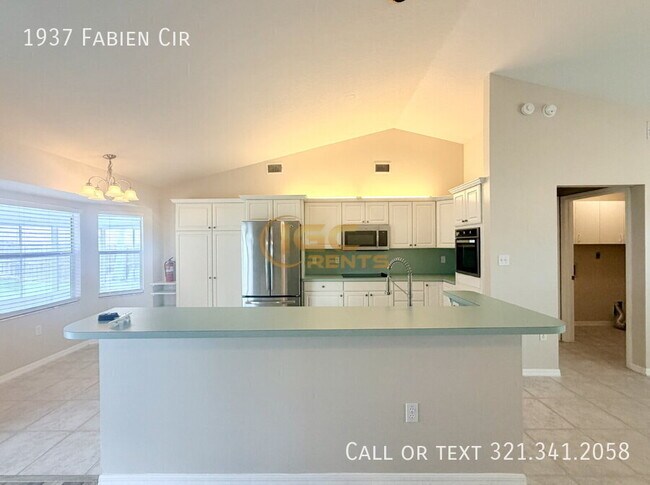 Foto del edificio - 1937 Fabien Cir