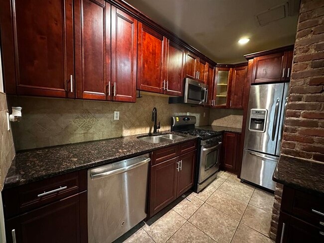 Building Photo - 45A Van Reypen St