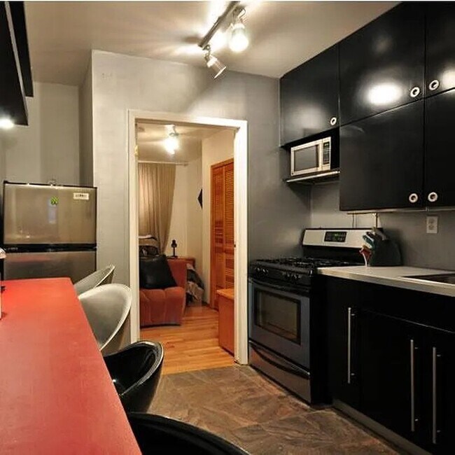 Foto del edificio - 212 E 12th St