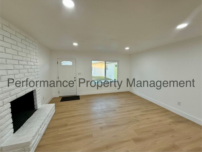 Building Photo - 3401 Squire Ln