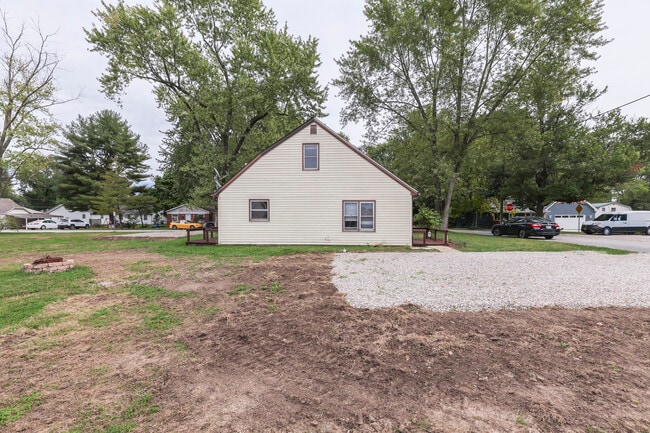 Building Photo - 398 1/2 2nd St