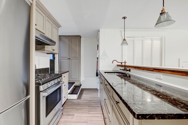 Building Photo - 545 11th St SE