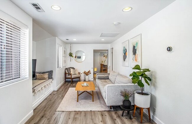 Foto del edificio - 465 N Cypress St