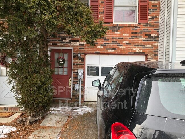 Building Photo - 319 Garden Hill Dr