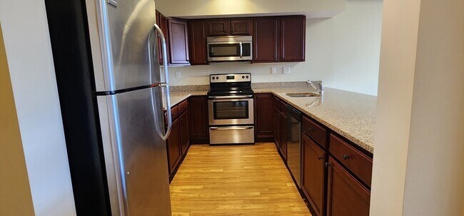 Building Photo - 20 Pond St