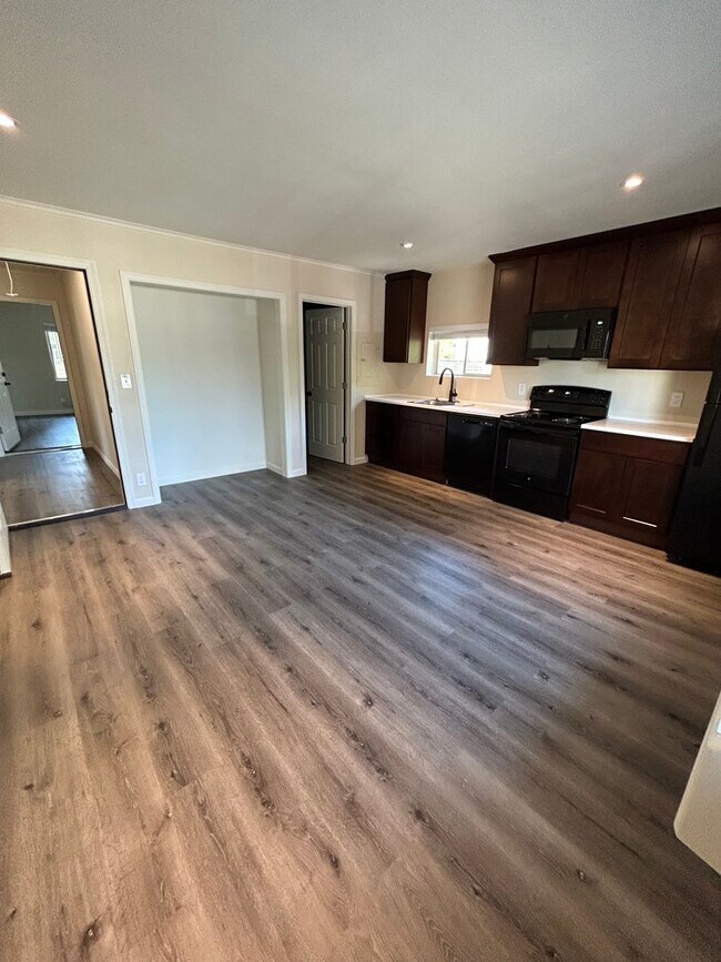 239 NE Lincoln St Unit 3, Hillsboro, OR 97124 Room for Rent in