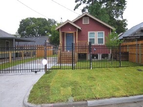 Building Photo - 3223 Winbern St