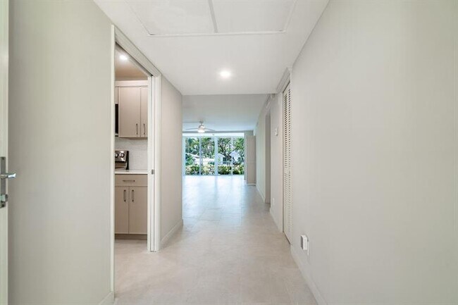 Foto del edificio - 3175 NE 48th Ct