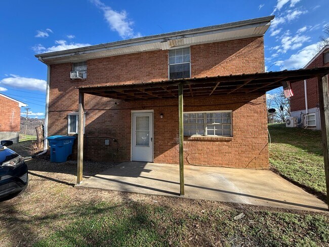 Building Photo - Idlewild Property