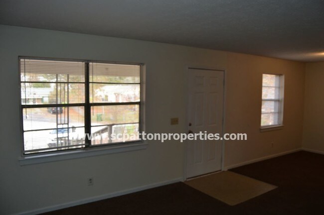 Building Photo - Rosewood Duplex