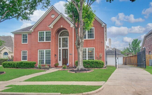 Building Photo - 12427 Shadycrest Dr