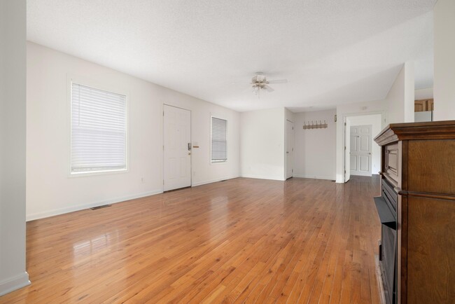Building Photo - 311 S Cedar Ave