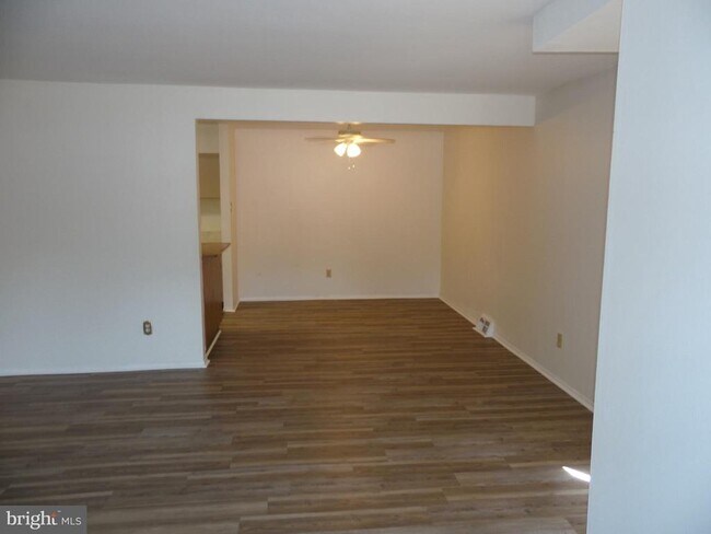 Foto del edificio - 1602 Raintree Ln