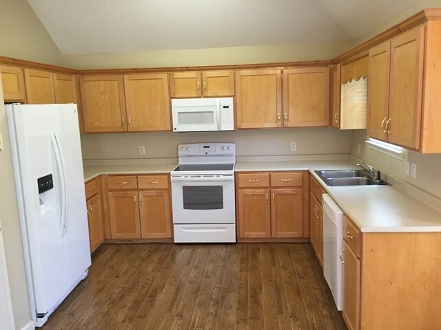 Foto del edificio - 381 Laurel Hill Cir