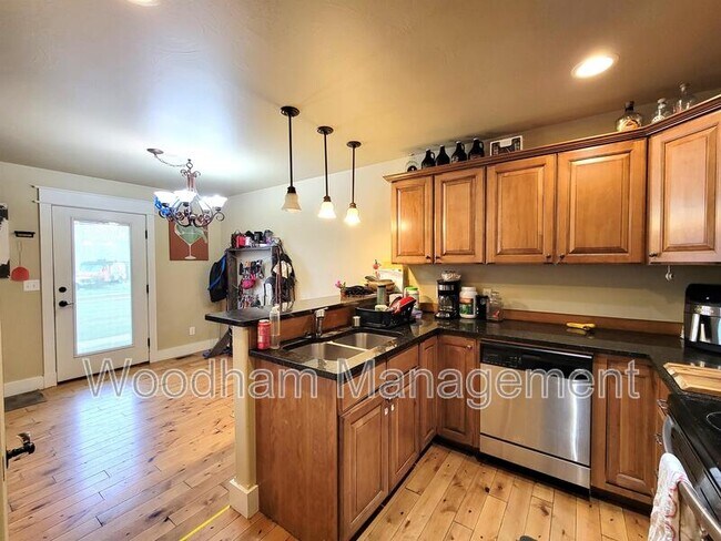Building Photo - 2845 N 27th Ave