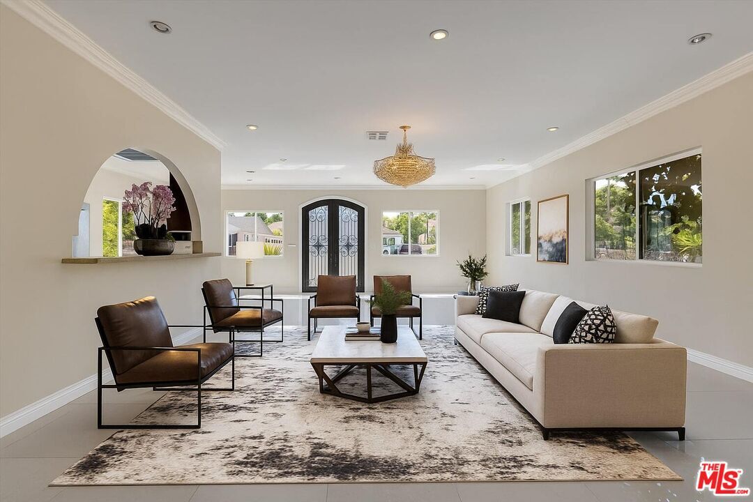 Foto principal - 5038 Hesperia Ave