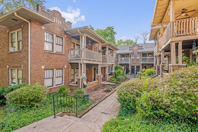 Interior Photo - Highland Court II Apartments