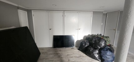 Building Photo - 1984 Front St