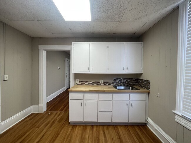 Building Photo - Utilities Included - One Bedroom Apartment...