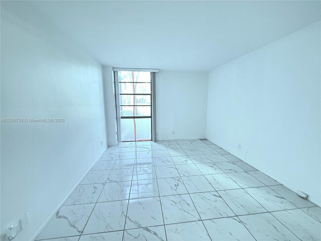 Foto del edificio - 3301 N Country Club Dr