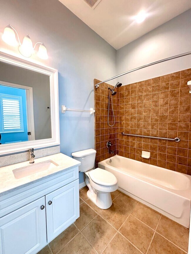 Building Photo - Beautiful 2 bedroom, 2 bath with a flex sp...