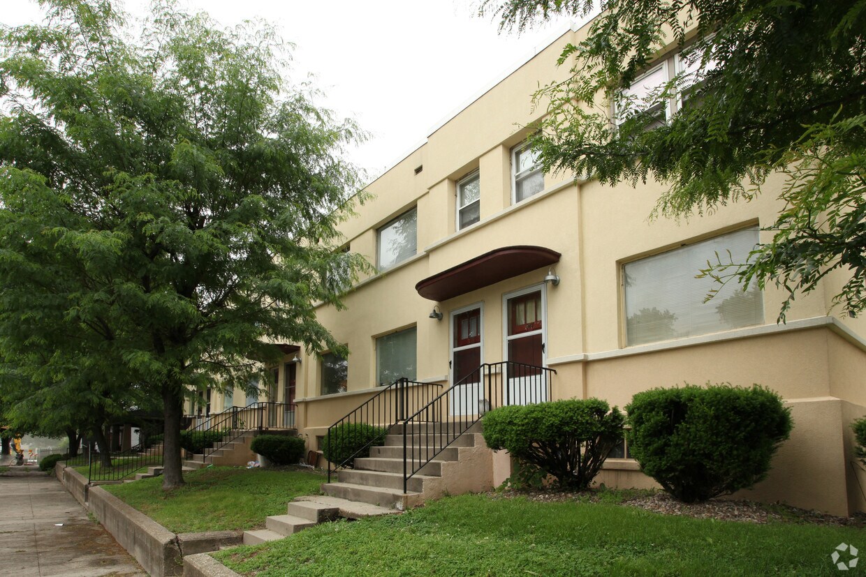 Primary Photo - 228 Maple St