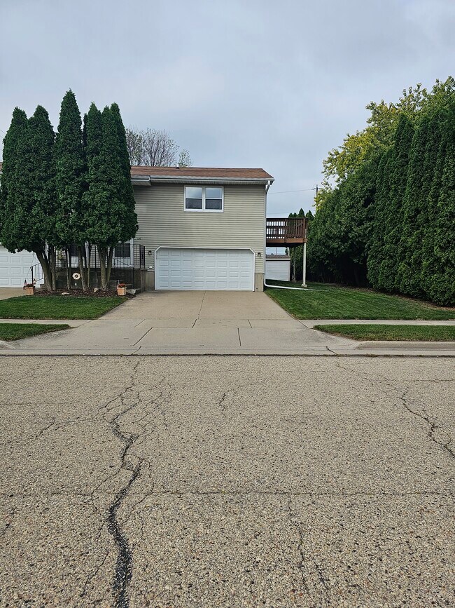 Building Photo - 1395 Inverness Ln