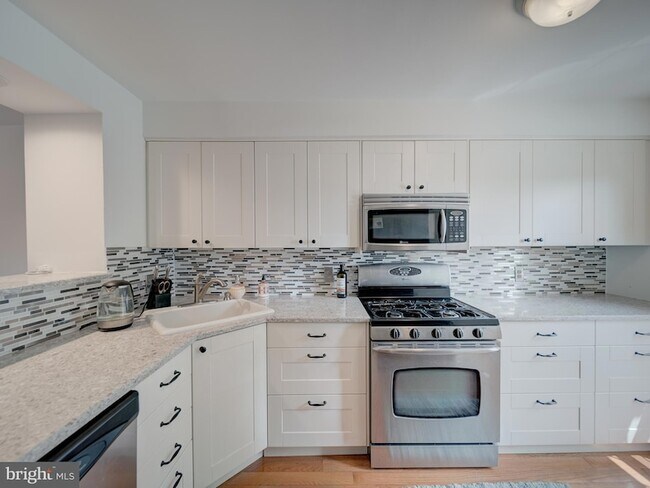 Foto del edificio - 3022 Kings Village Rd