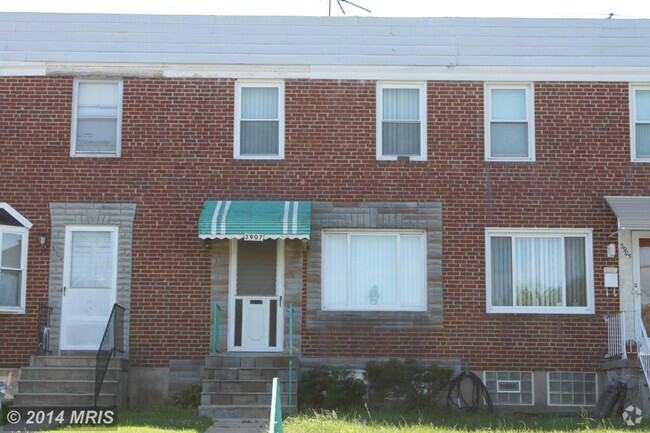 front of house quiet street - 3907 Dudley Ave