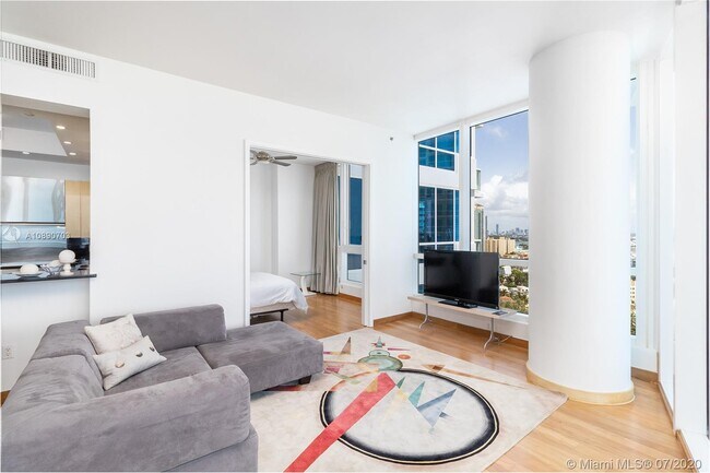 Foto del edificio - 100 South Pointe Dr