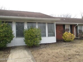 Building Photo - 111B Edinburgh Ln