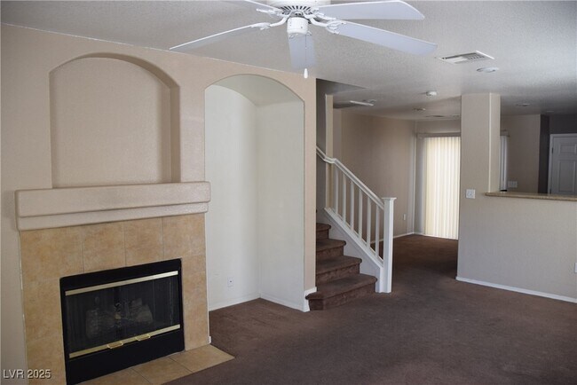 Foto del edificio - 8148 Finch Feather St