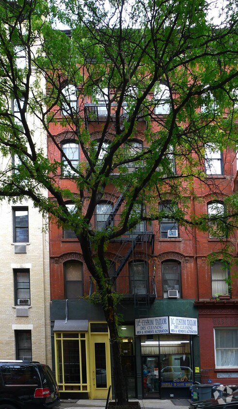 Foto del edificio - 421 E 73rd St