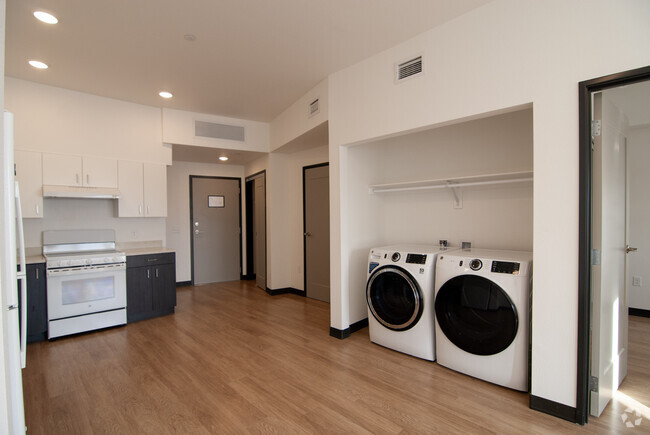 Senior 1 bed - Kitchen and Laundry - Willoughby Corner