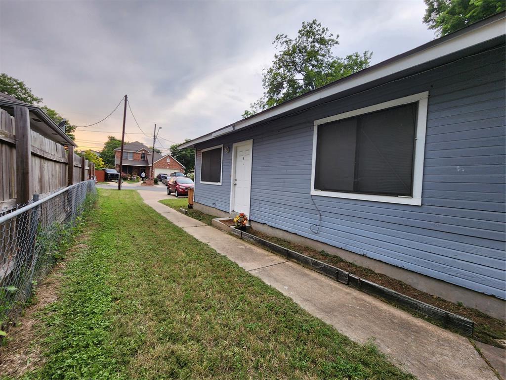 Building Photo - 7107 Carver Ave