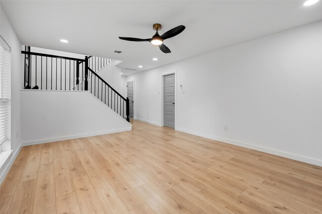 Building Photo - 8707 Wind Side Dr
