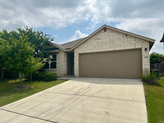 Building Photo - Fantastic Amenities ~ 4/2 Single Story w/ Refrigerator/Washer/Dryer Included ~