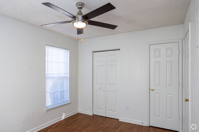 2BR, 2BA - Hampton Chase