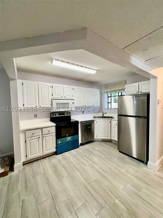 Building Photo - 1258 S Military Trail