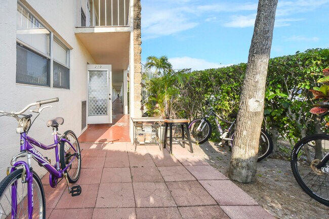 Foto del edificio - 9851 Sandalfoot Blvd