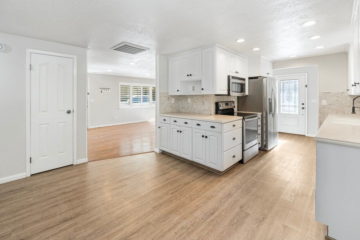 1256 Earl Dr Unit A, Ogden, UT 84404 Condo for Rent in Ogden, UT