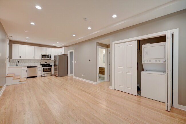 Foto del edificio - 1430 N Maplewood Ave