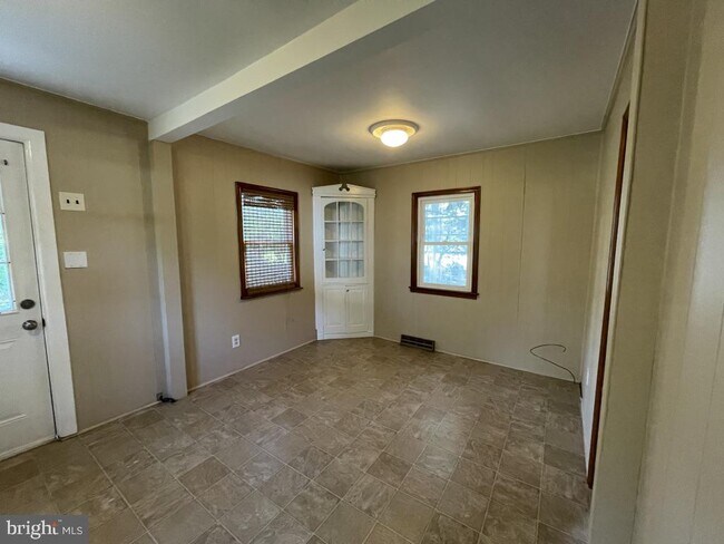 Building Photo - 40166 Rosebud Ln