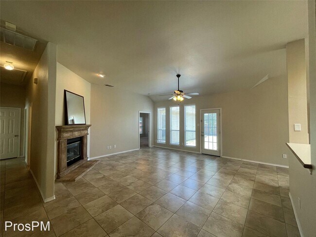 Foto del edificio - 4 br, 2 bath House - 11406 Sunrise Ln