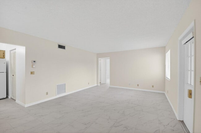 Building Photo - 416 Pine Glen Ln