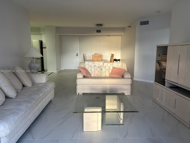 Foto del edificio - 3400 NE 192 St