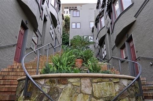 Building Photo - Charming 1 Bed, 1 Bath Cole Valley Condo -...