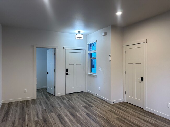 Foto del edificio - BRAND NEW 2 Bedroom - Available 5/1